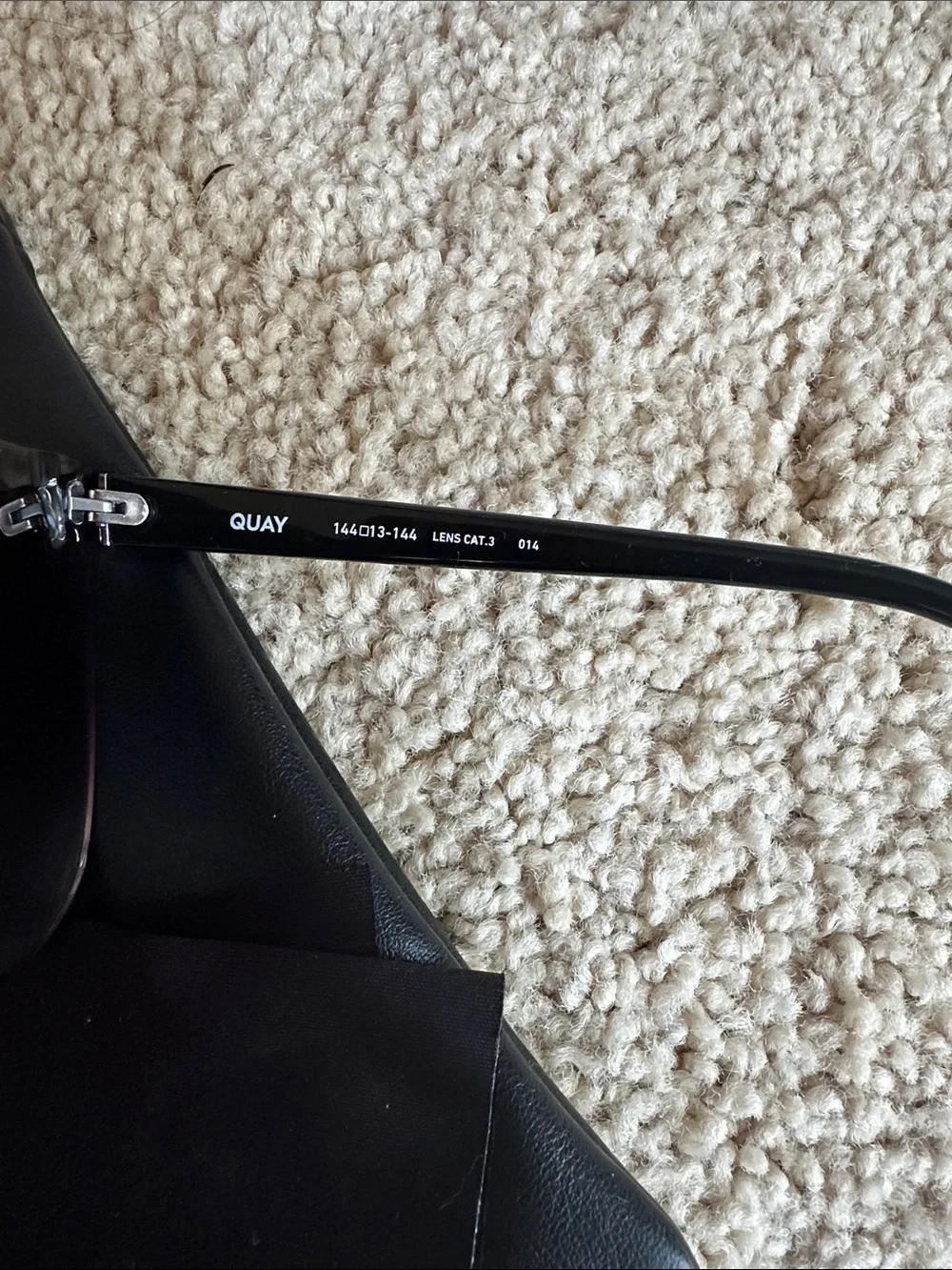 Quay • Come Thru Gradient Sunglasses - Picture 6 of 6